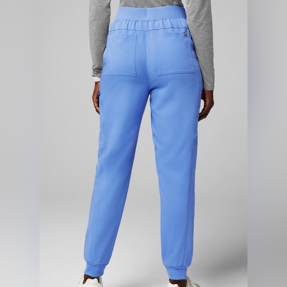 Fabletics scrub set - Picture 4 of 8